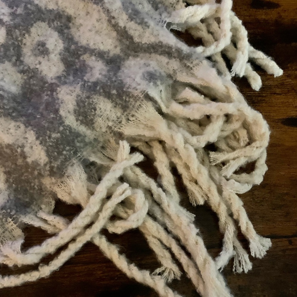 Sweater scarf - Picture 3 of 3